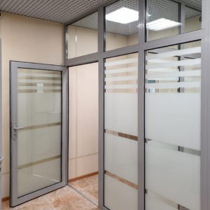 Алюминиевая дверь Alutech GFTD642